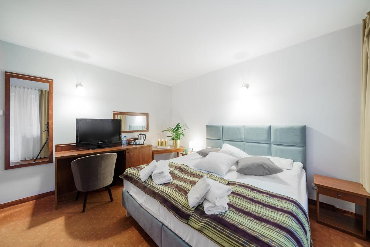 Promenada Zegrze Hotel Bialobrzegi  Bagian luar foto