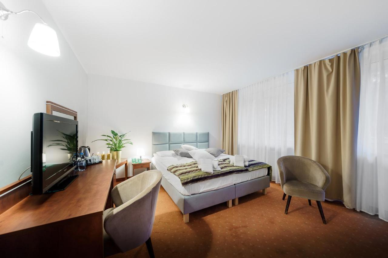 Promenada Zegrze Hotel Bialobrzegi  Bagian luar foto