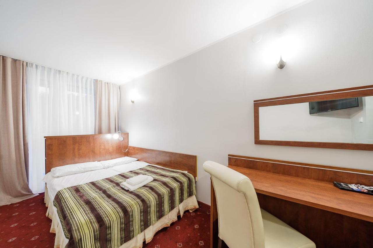 Promenada Zegrze Hotel Bialobrzegi  Bagian luar foto
