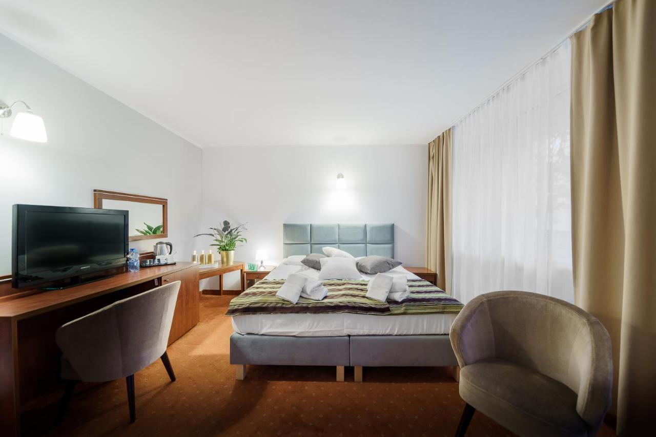 Promenada Zegrze Hotel Bialobrzegi  Bagian luar foto